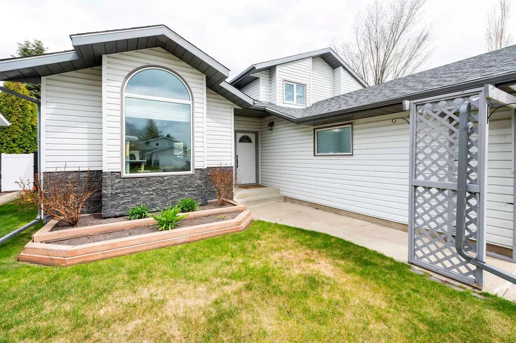 7 Davison Drive Red Deer AB T4R 2J3
