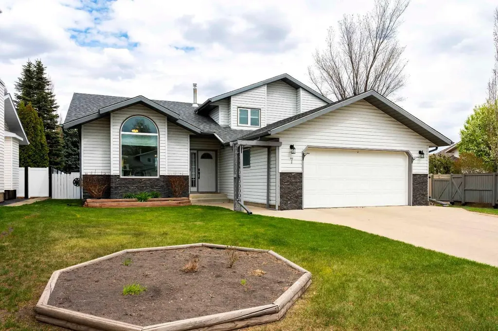 7 Davison Drive Red Deer AB T4R 2J3