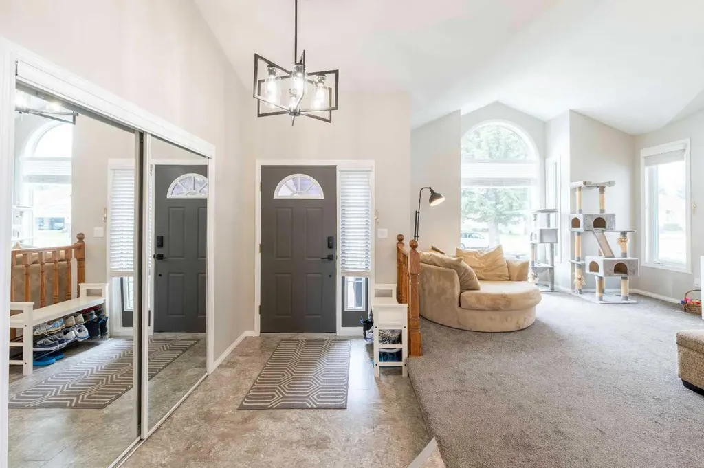 7 Davison Drive Red Deer AB T4R 2J3