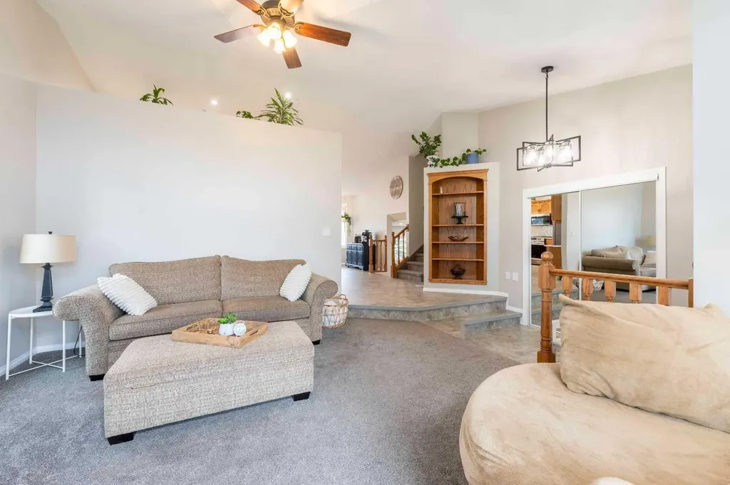 7 Davison Drive Red Deer AB T4R 2J3