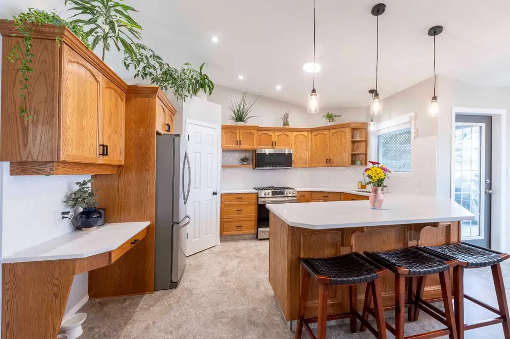 7 Davison Drive Red Deer AB T4R 2J3