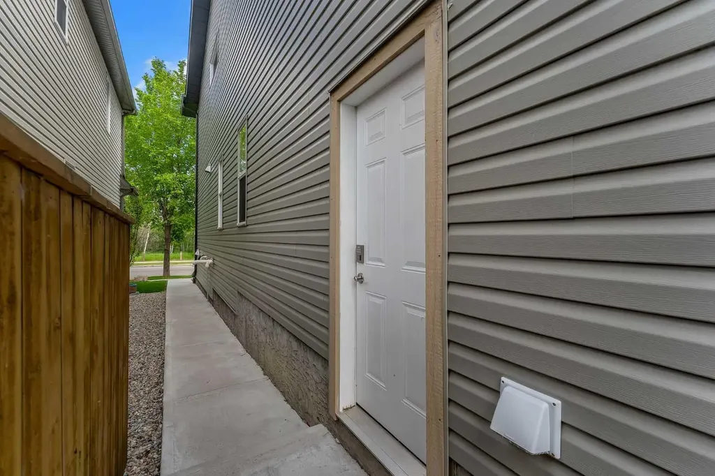240 Elgin Meadows Way SE Calgary AB T2Z0R9