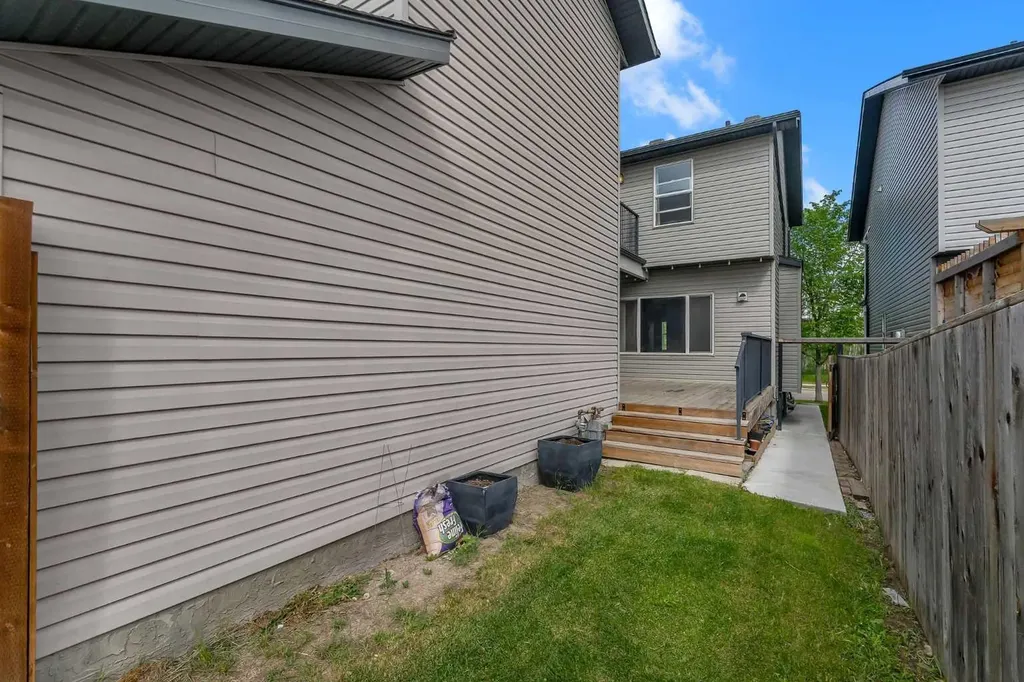 240 Elgin Meadows Way SE Calgary AB T2Z0R9
