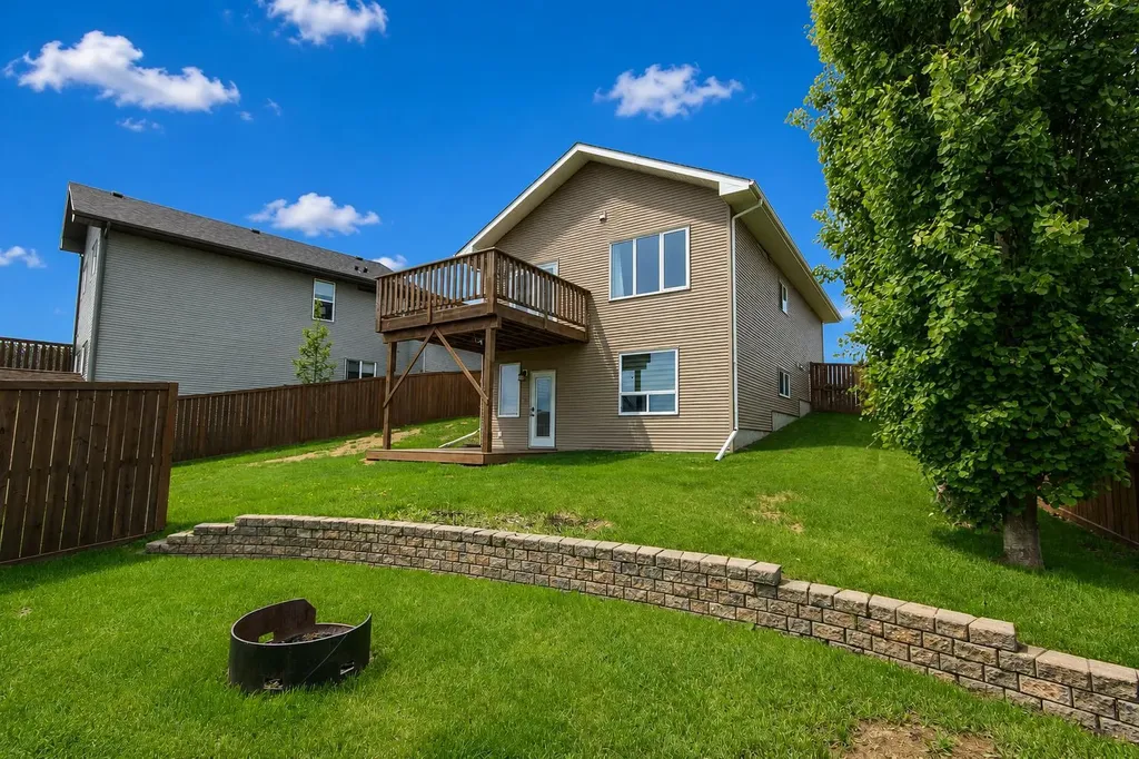 101 Valley Crescent Blackfalds AB T4M 0J7