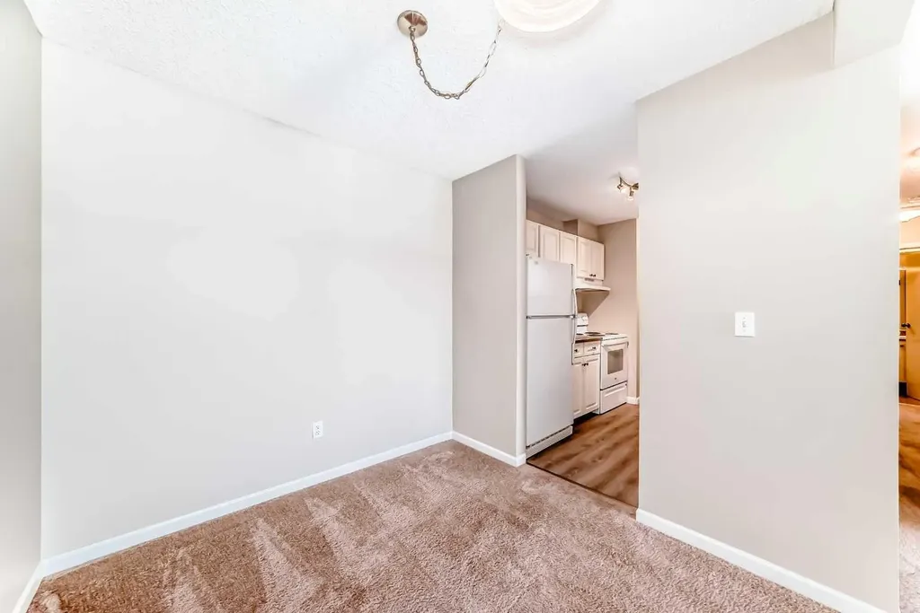 385 Patterson Hill SW Calgary AB T3H2P3