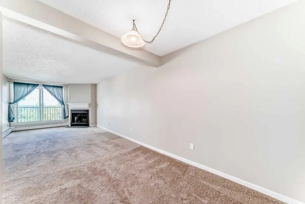 385 Patterson Hill SW Calgary AB T3H2P3