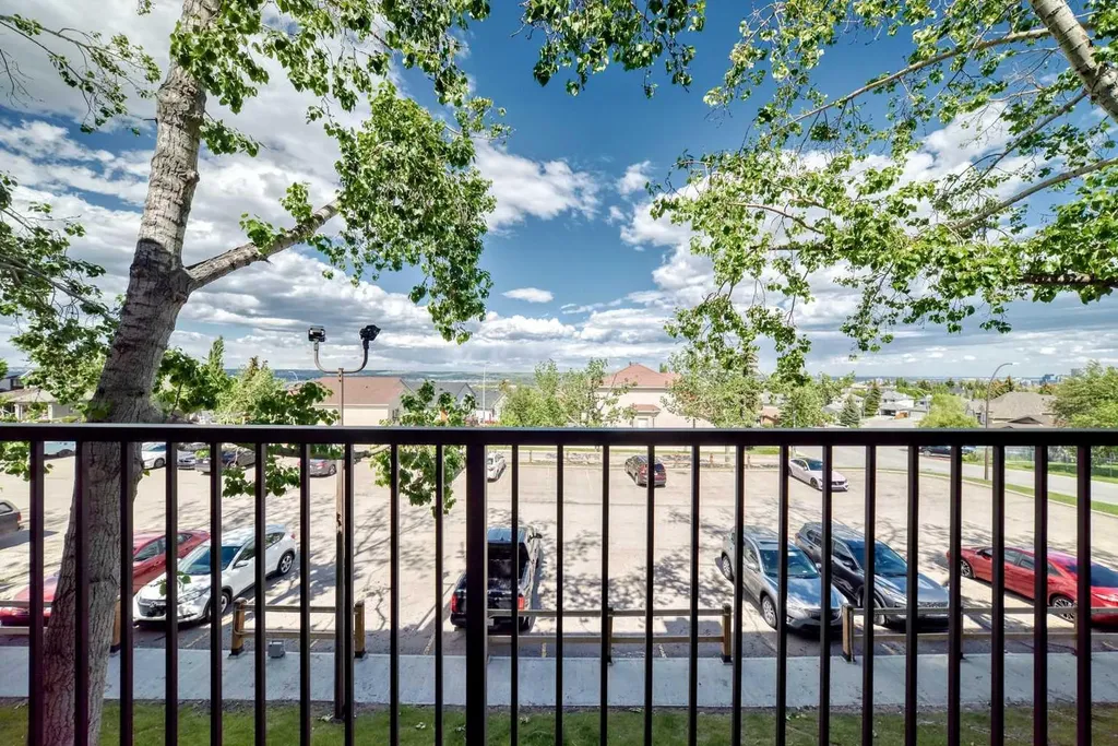 385 Patterson Hill SW Calgary AB T3H2P3