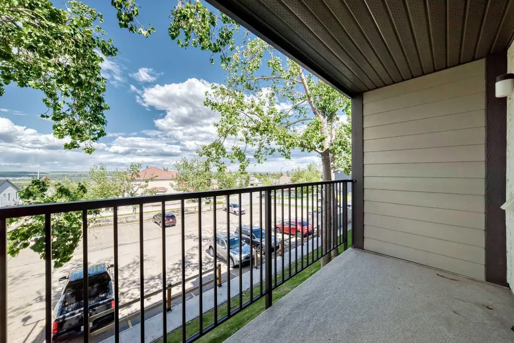 385 Patterson Hill SW Calgary AB T3H2P3
