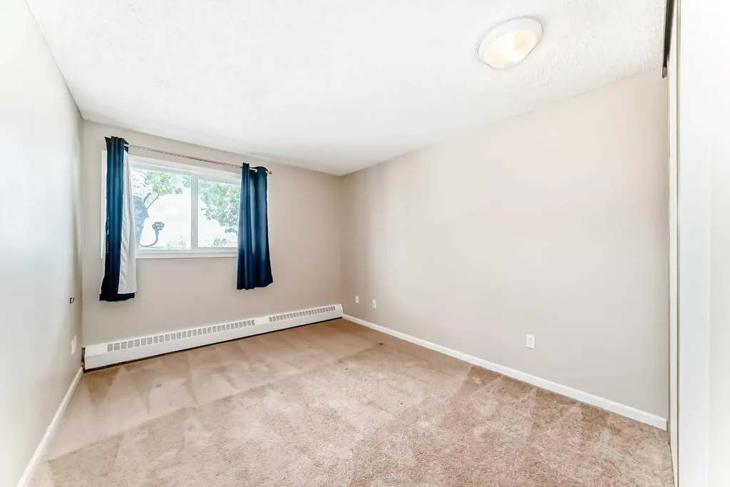 385 Patterson Hill SW Calgary AB T3H2P3