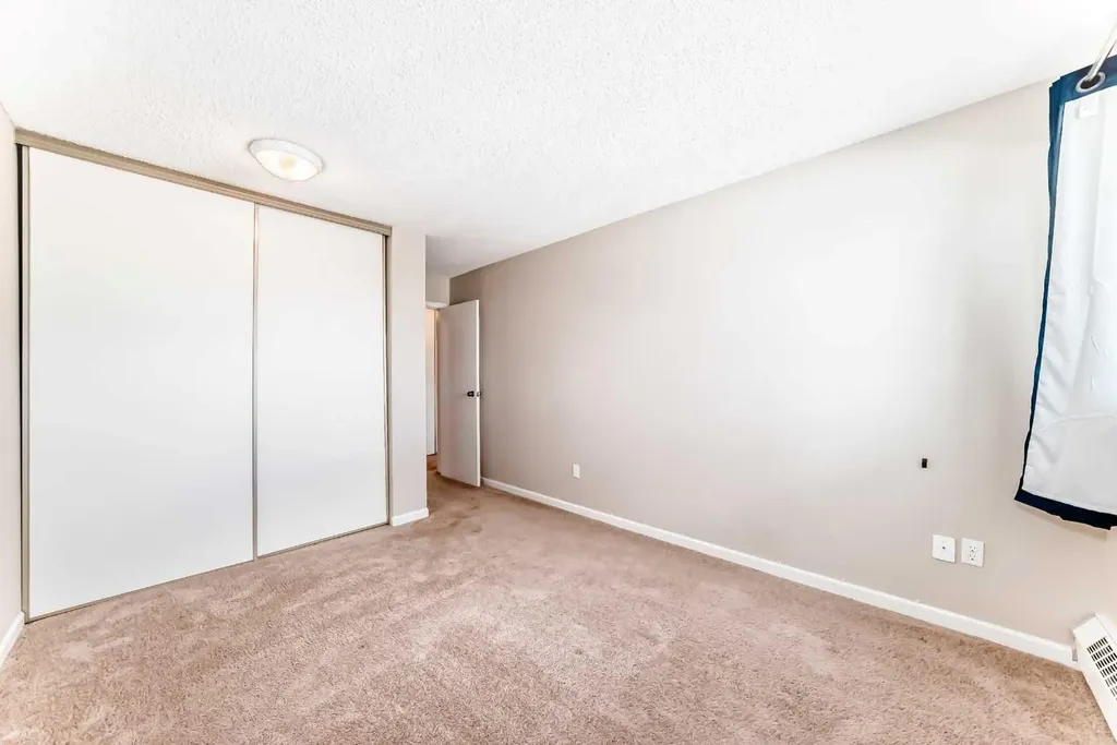 385 Patterson Hill SW Calgary AB T3H2P3