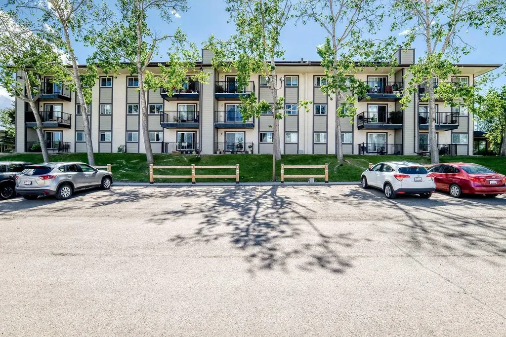 385 Patterson Hill SW Calgary AB T3H2P3
