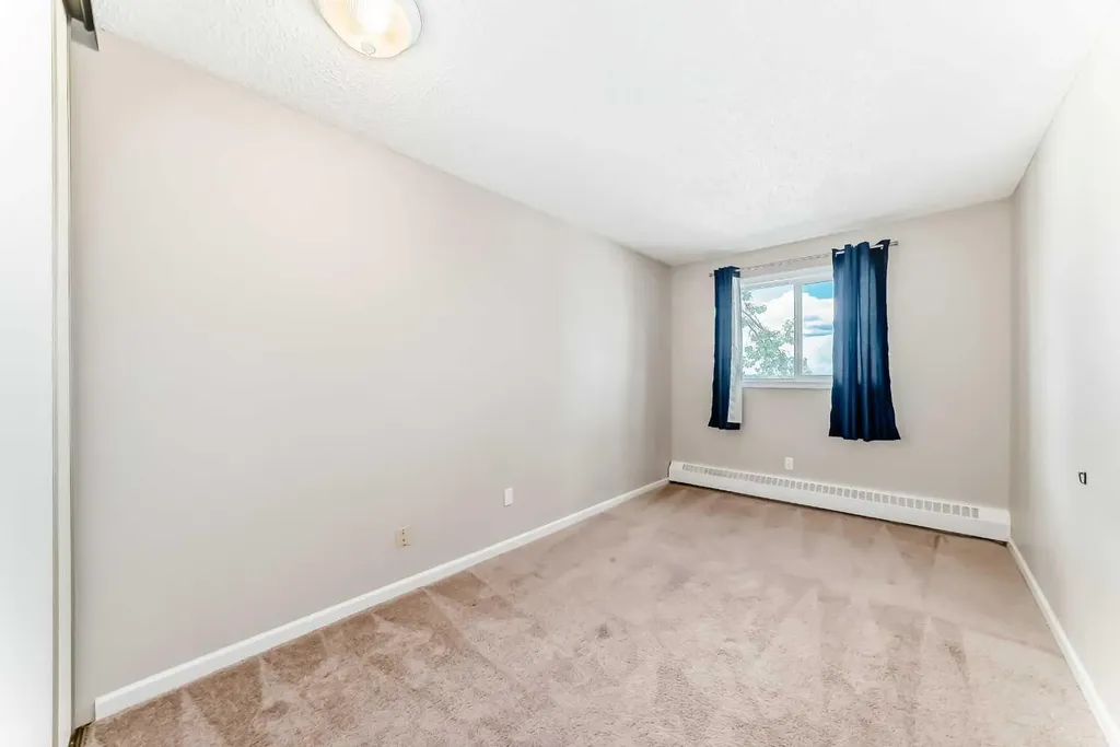 385 Patterson Hill SW Calgary AB T3H2P3