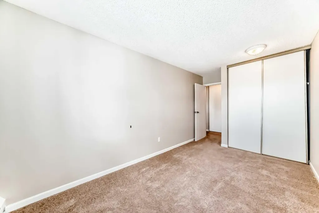 385 Patterson Hill SW Calgary AB T3H2P3