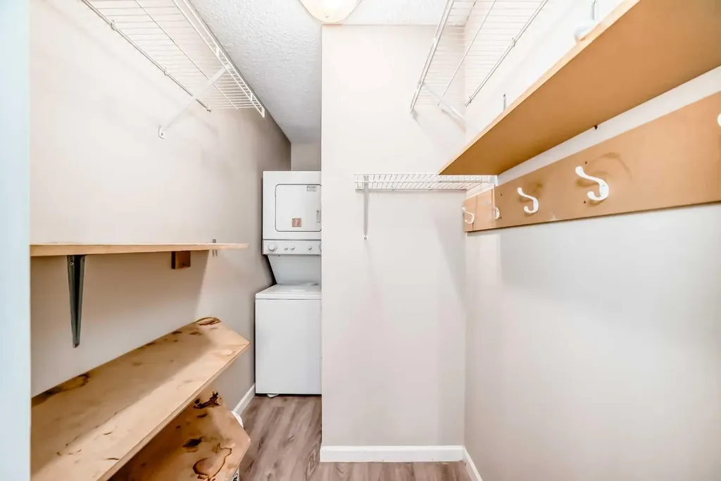 385 Patterson Hill SW Calgary AB T3H2P3