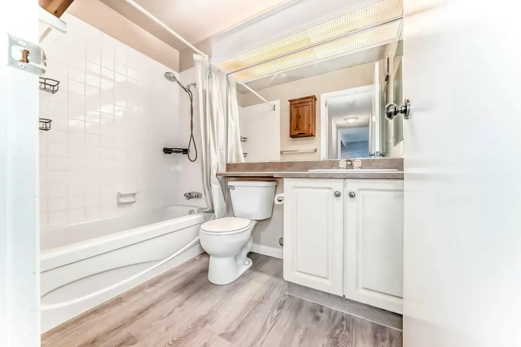 385 Patterson Hill SW Calgary AB T3H2P3