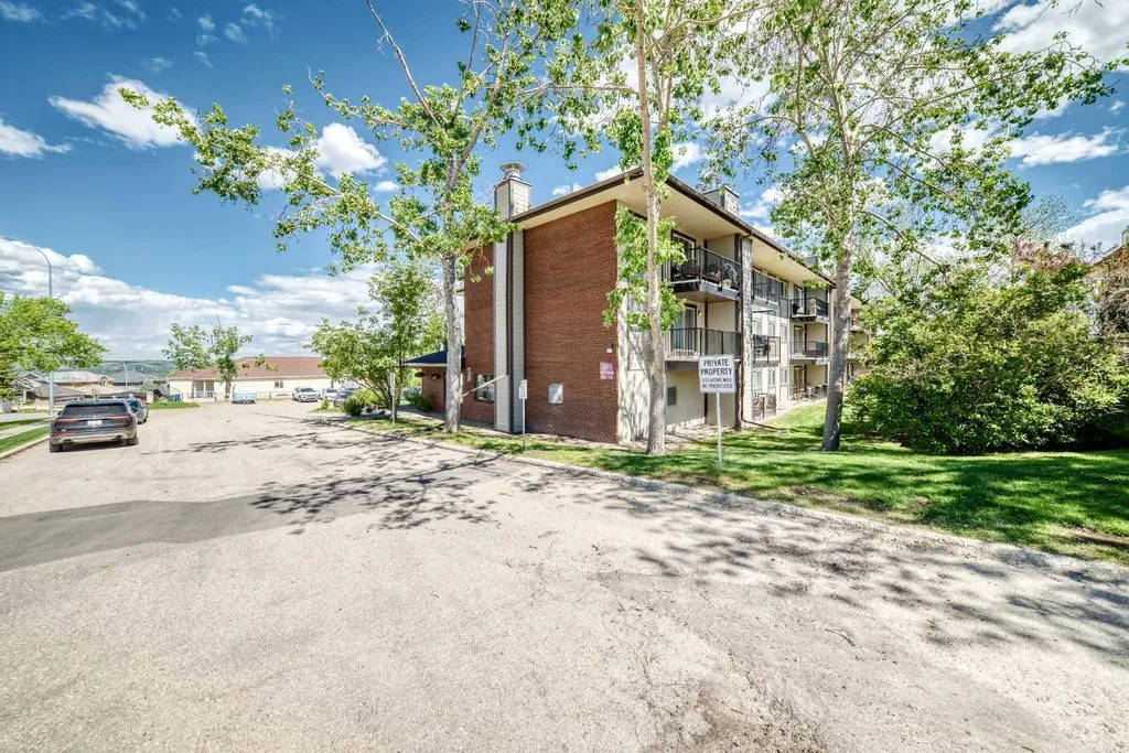 385 Patterson Hill SW Calgary AB T3H2P3
