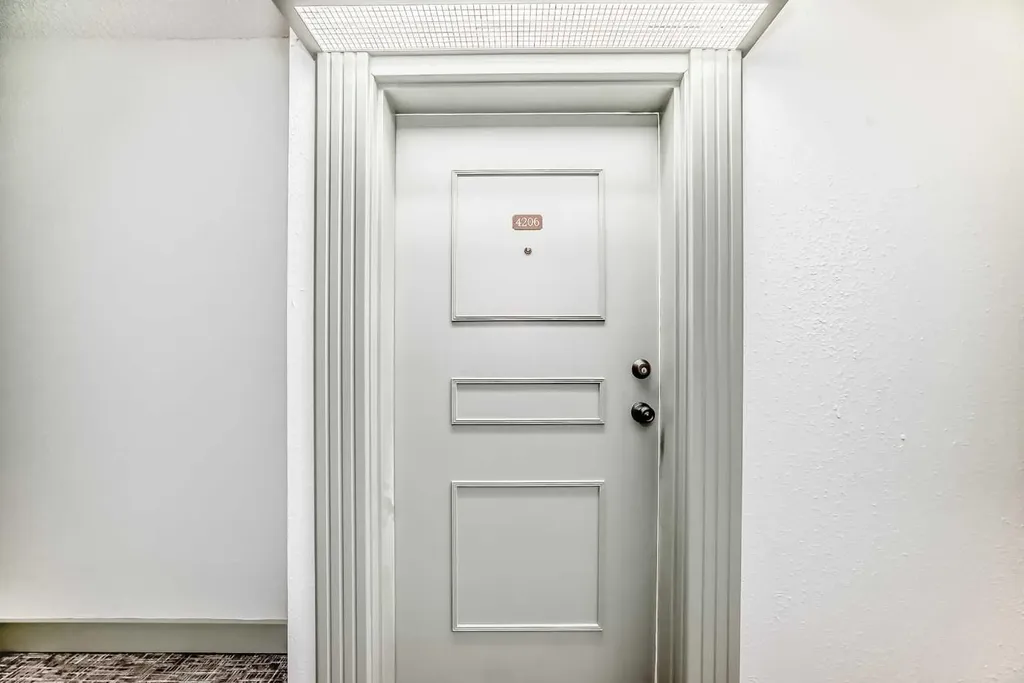 385 Patterson Hill SW Calgary AB T3H2P3