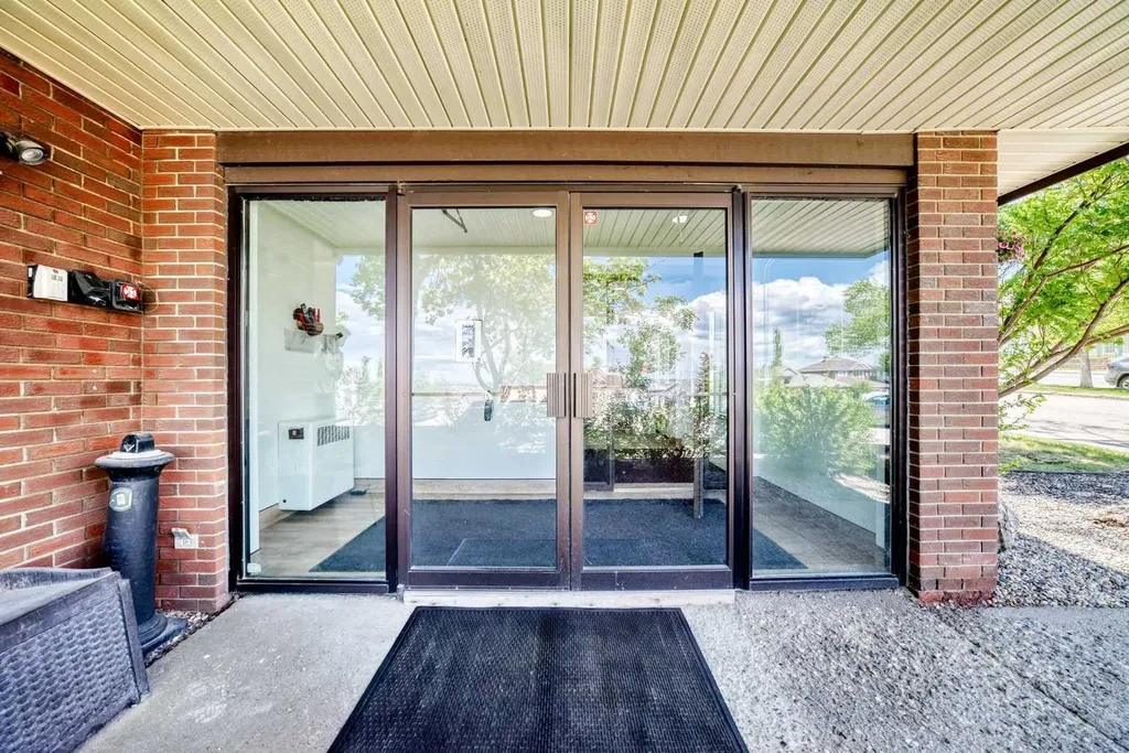 385 Patterson Hill SW Calgary AB T3H2P3