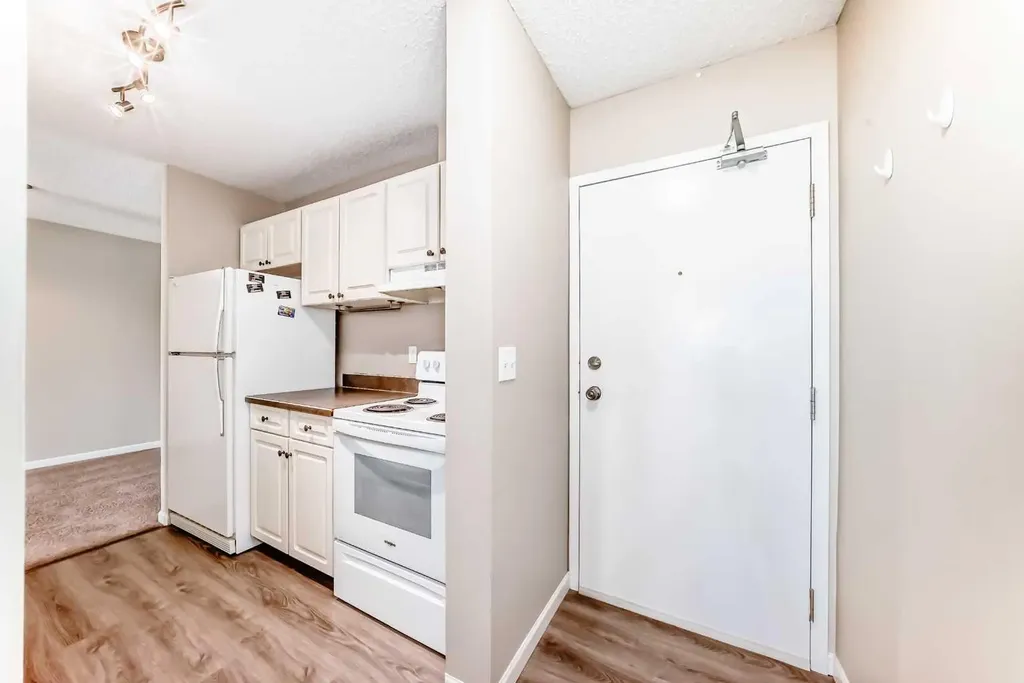 385 Patterson Hill SW Calgary AB T3H2P3