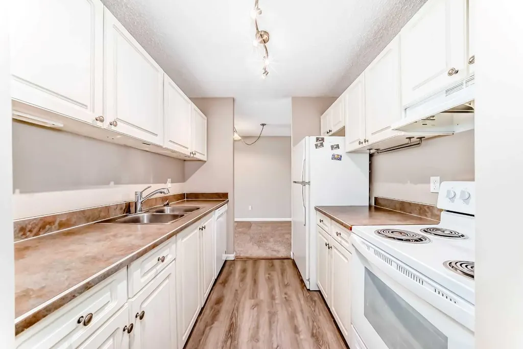 385 Patterson Hill SW Calgary AB T3H2P3