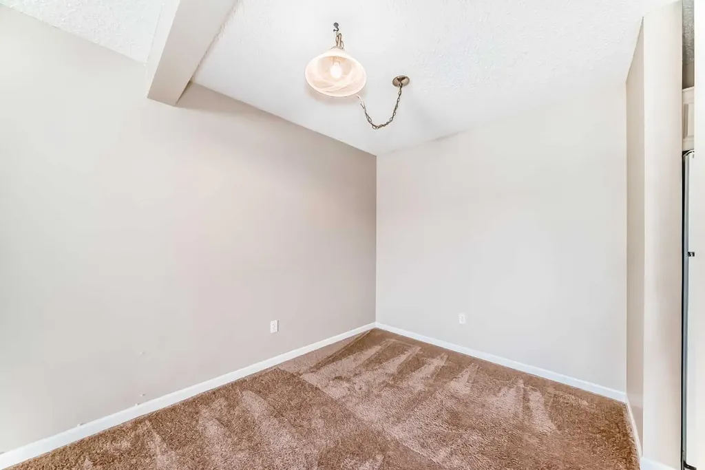385 Patterson Hill SW Calgary AB T3H2P3