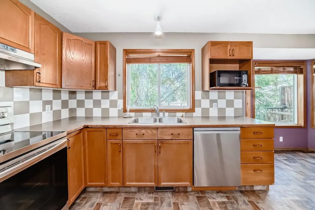 105 Tuscany Way NW Calgary AB T3L 2A4