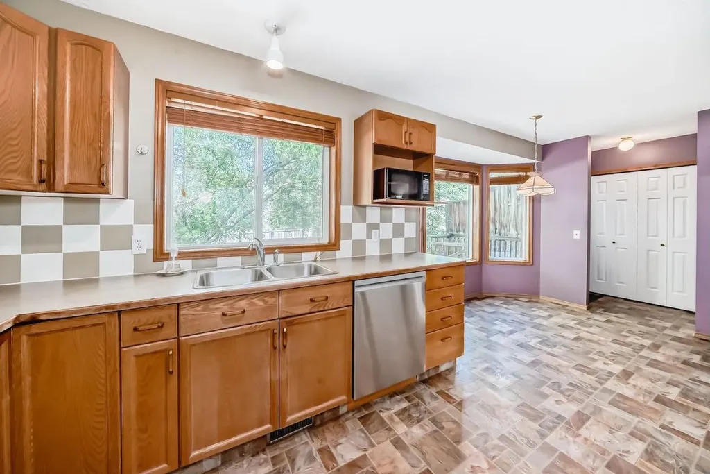 105 Tuscany Way NW Calgary AB T3L 2A4