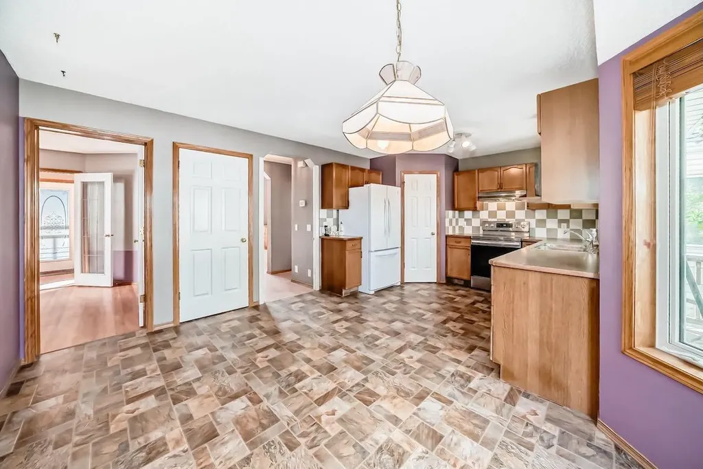 105 Tuscany Way NW Calgary AB T3L 2A4