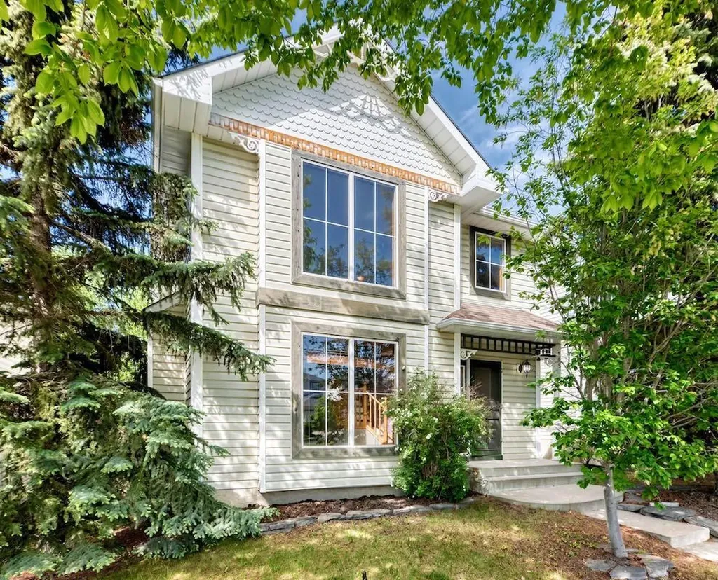 105 Tuscany Way NW Calgary AB T3L 2A4
