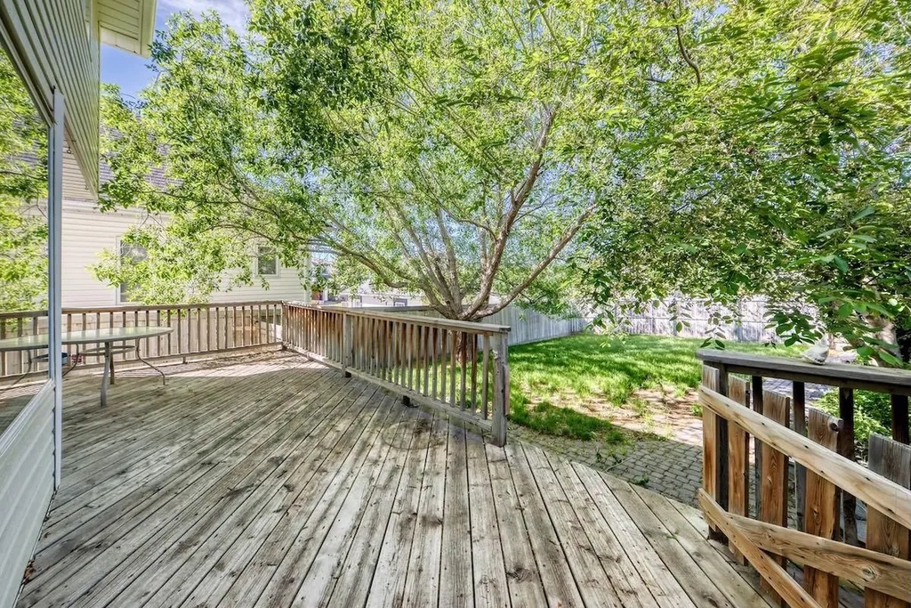 105 Tuscany Way NW Calgary AB T3L 2A4