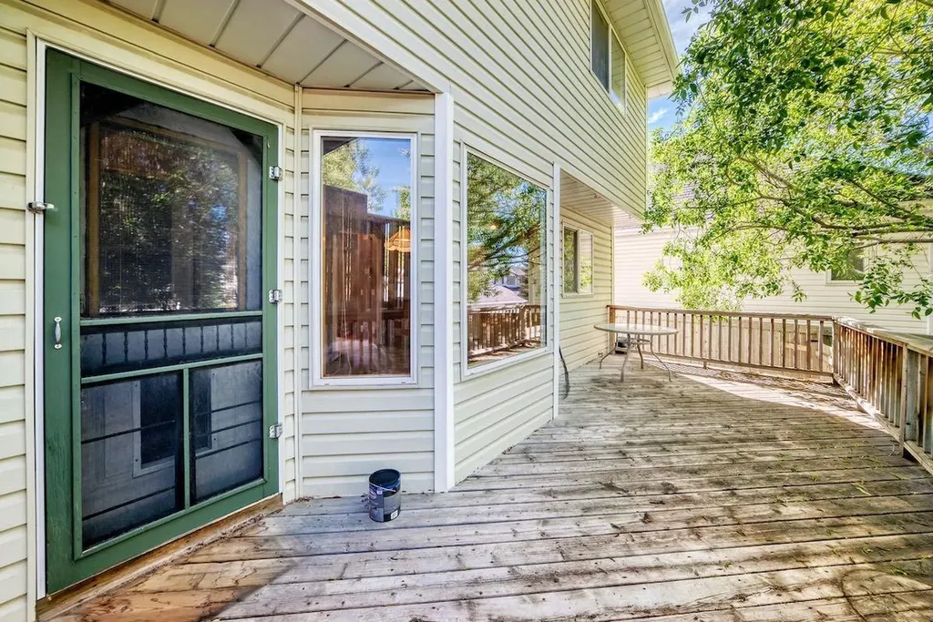 105 Tuscany Way NW Calgary AB T3L 2A4