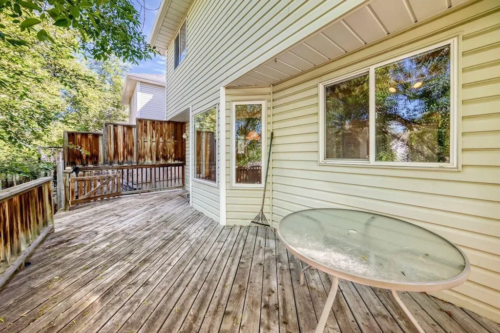 105 Tuscany Way NW Calgary AB T3L 2A4