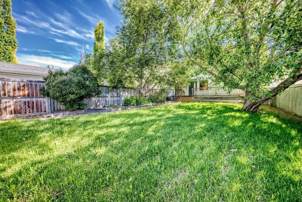 105 Tuscany Way NW Calgary AB T3L 2A4