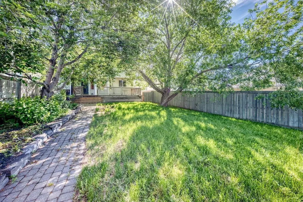 105 Tuscany Way NW Calgary AB T3L 2A4