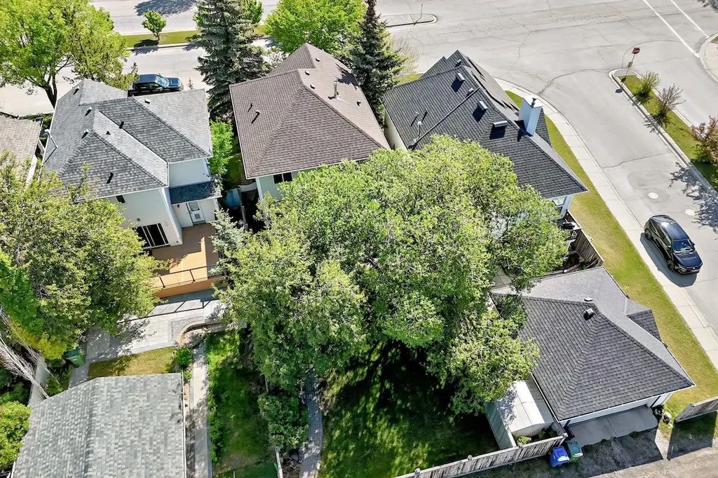 105 Tuscany Way NW Calgary AB T3L 2A4