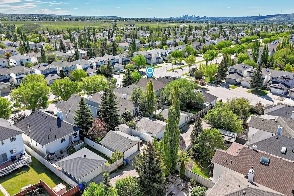 105 Tuscany Way NW Calgary AB T3L 2A4