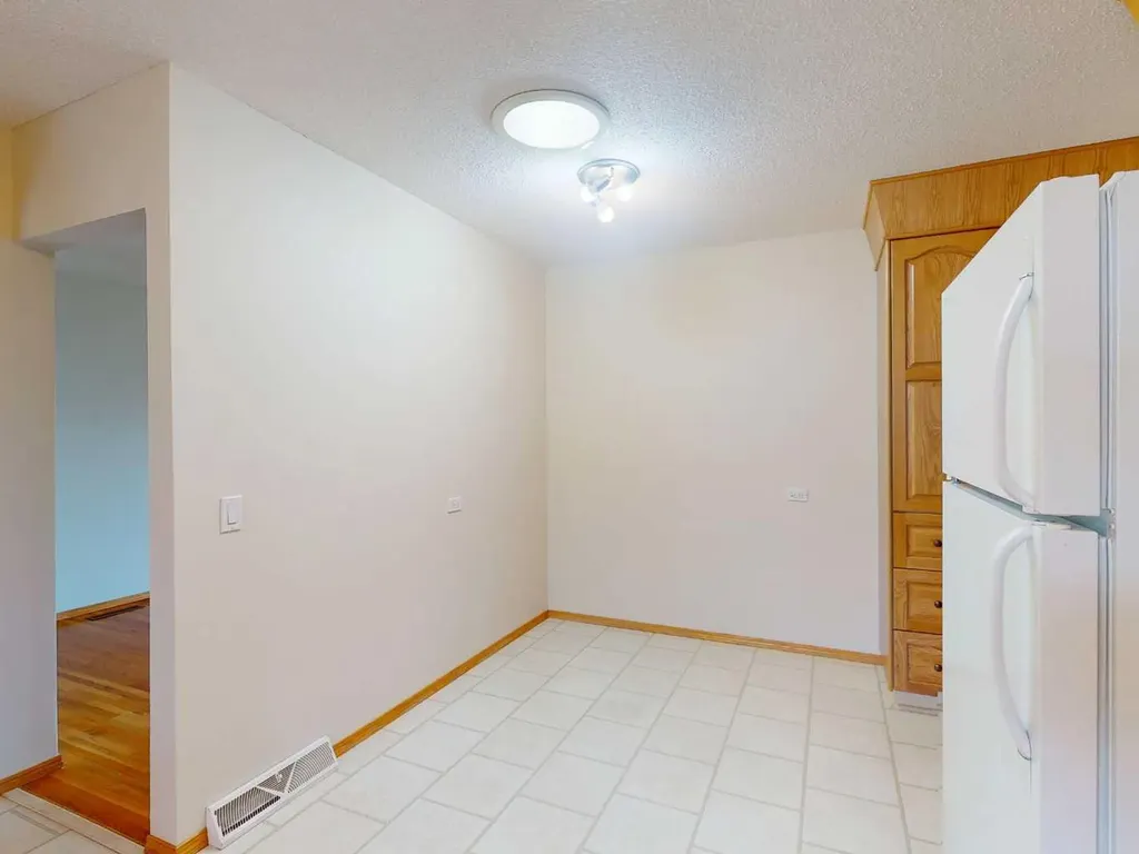 548 Mcintosh Road NE Calgary AB T2E 5Z3