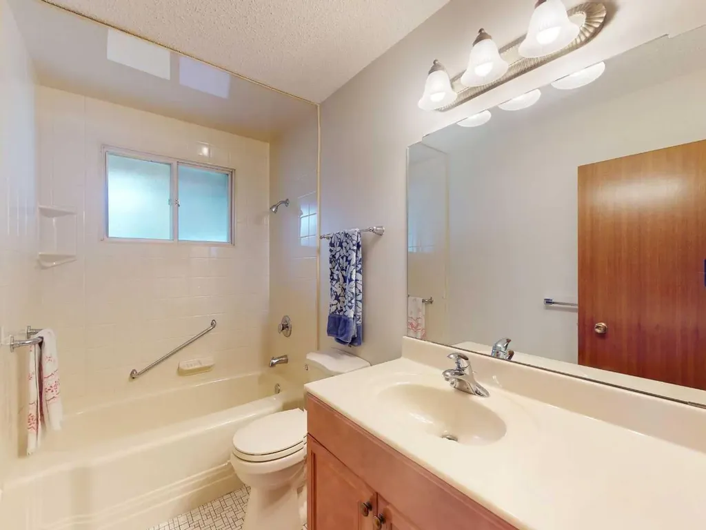 548 Mcintosh Road NE Calgary AB T2E 5Z3