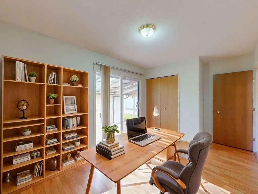 548 Mcintosh Road NE Calgary AB T2E 5Z3