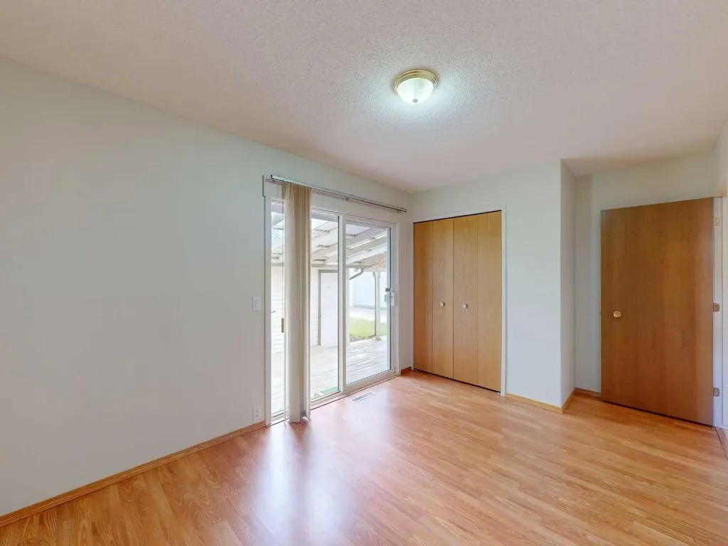 548 Mcintosh Road NE Calgary AB T2E 5Z3