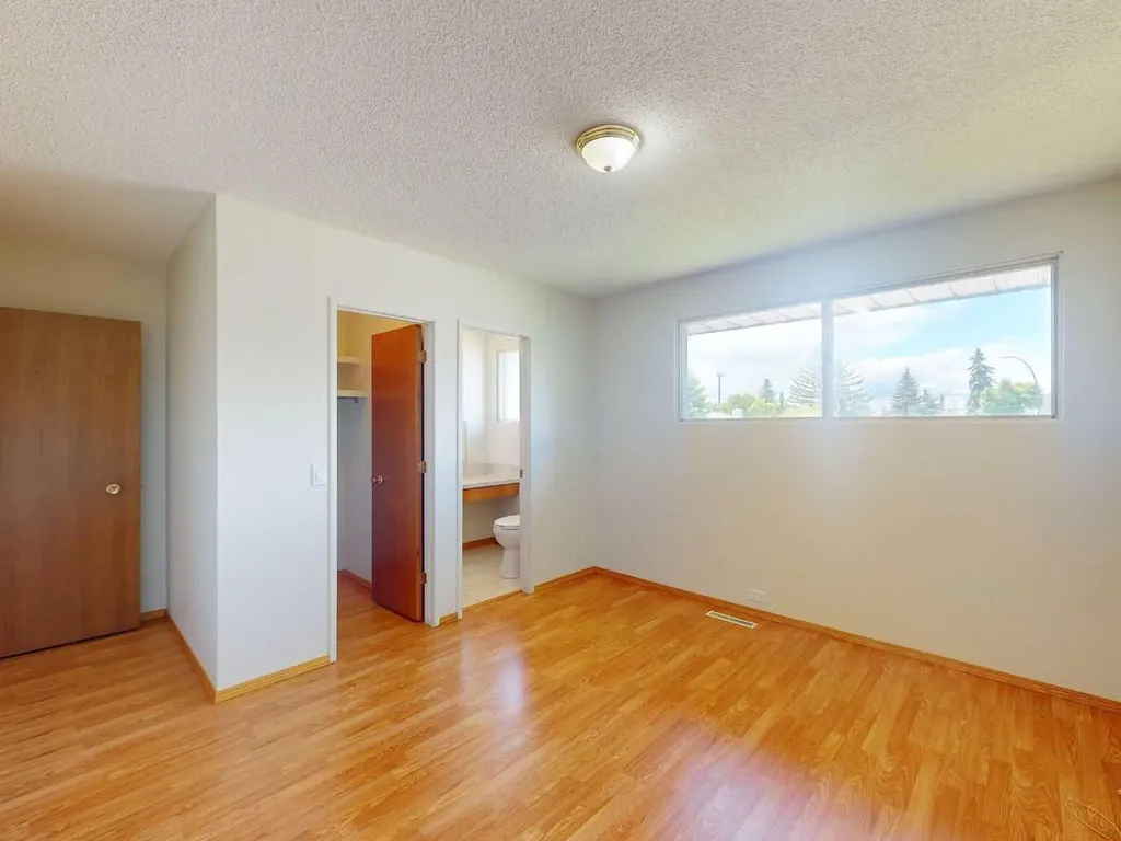 548 Mcintosh Road NE Calgary AB T2E 5Z3