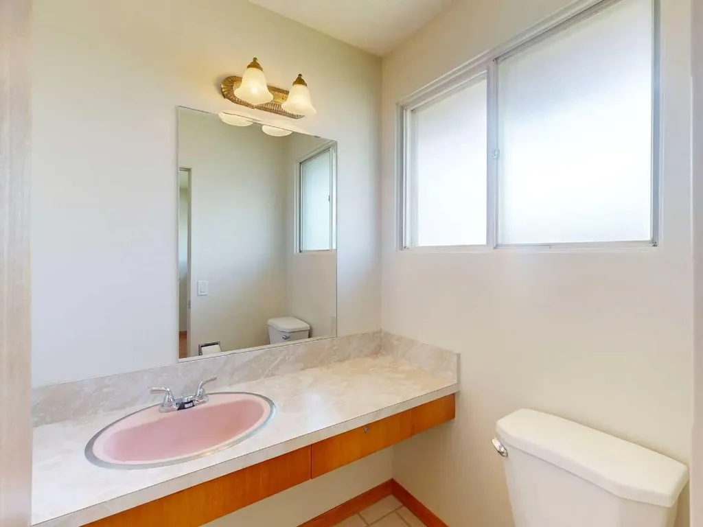 548 Mcintosh Road NE Calgary AB T2E 5Z3
