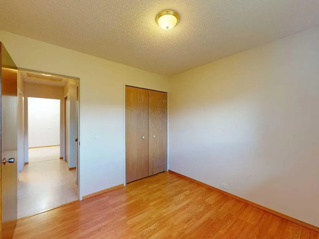 548 Mcintosh Road NE Calgary AB T2E 5Z3