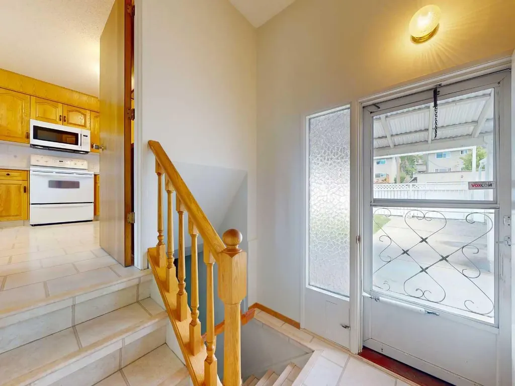 548 Mcintosh Road NE Calgary AB T2E 5Z3