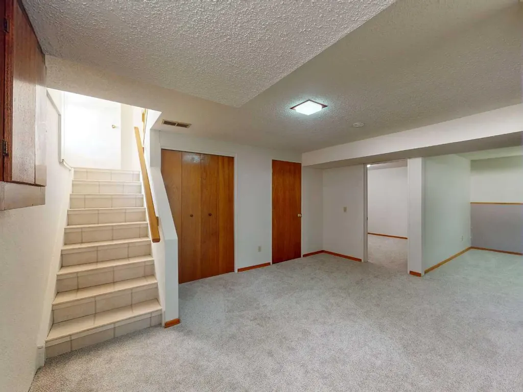548 Mcintosh Road NE Calgary AB T2E 5Z3