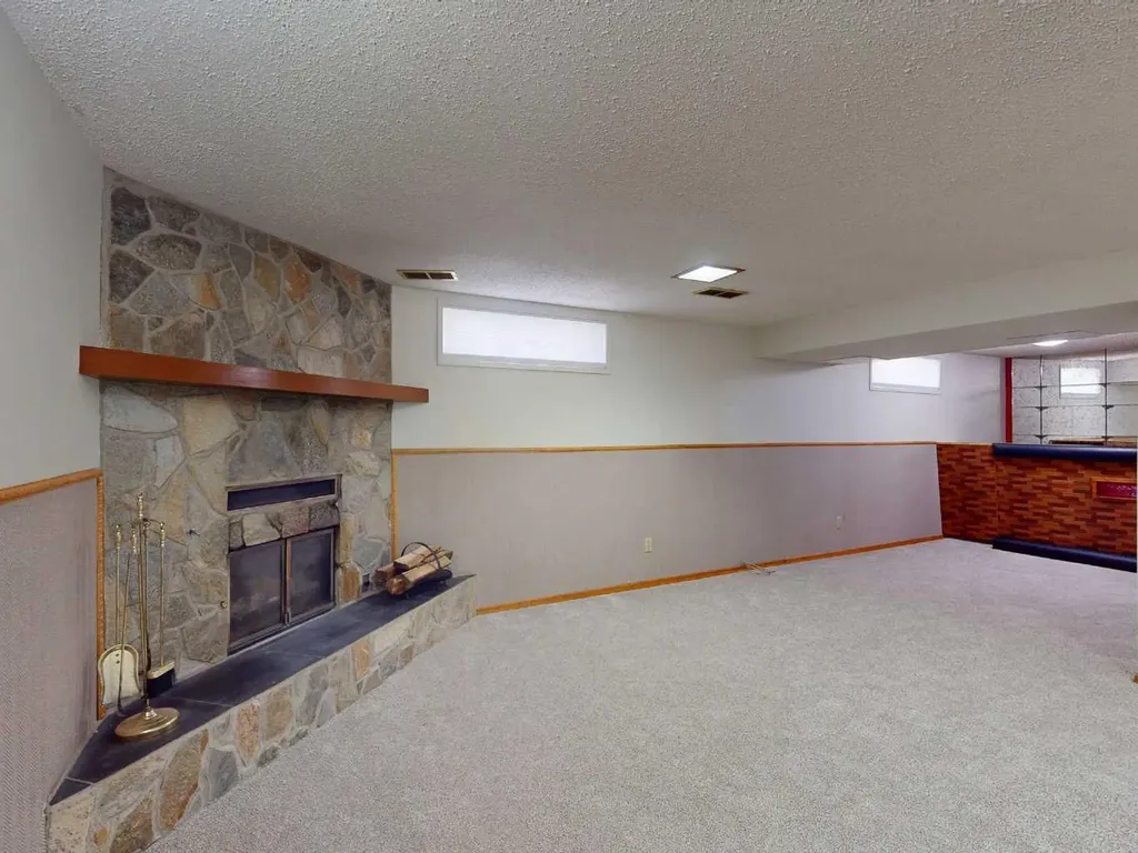 548 Mcintosh Road NE Calgary AB T2E 5Z3