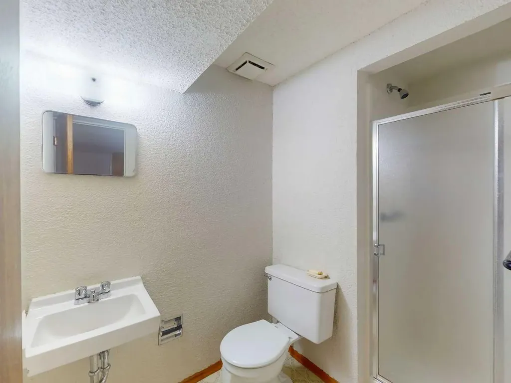 548 Mcintosh Road NE Calgary AB T2E 5Z3