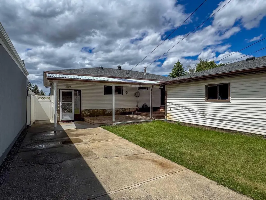 548 Mcintosh Road NE Calgary AB T2E 5Z3