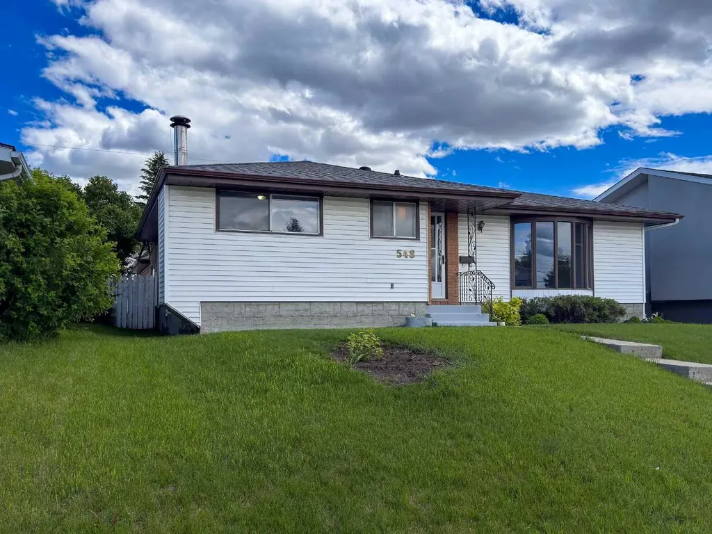 548 Mcintosh Road NE Calgary AB T2E 5Z3