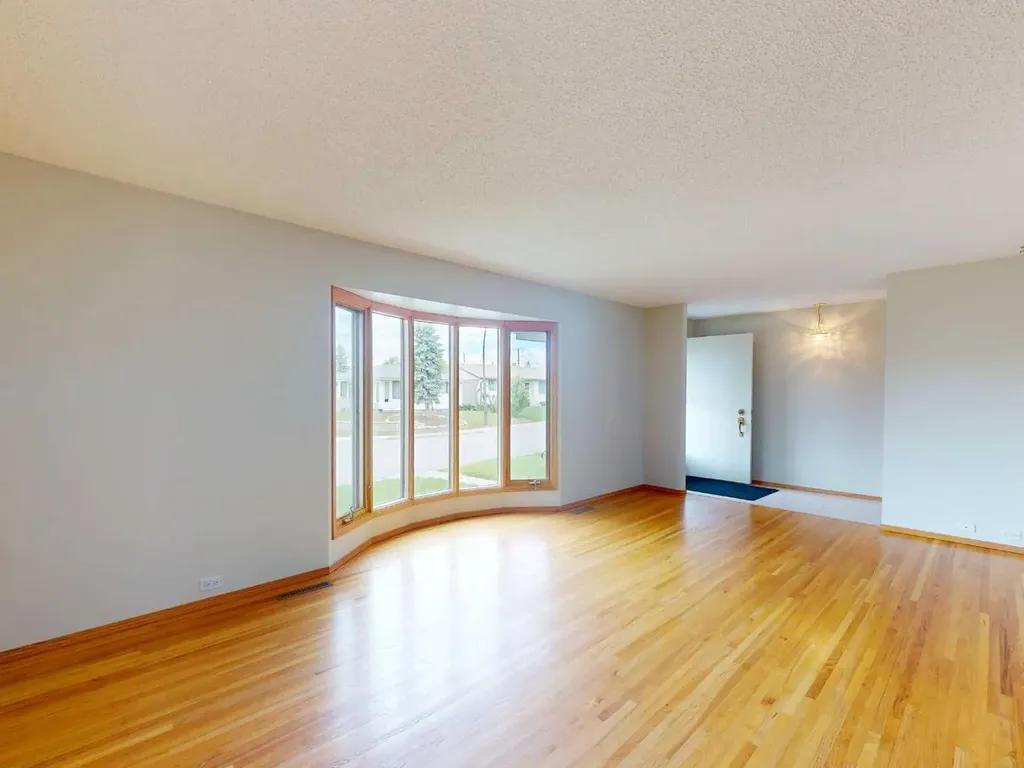 548 Mcintosh Road NE Calgary AB T2E 5Z3